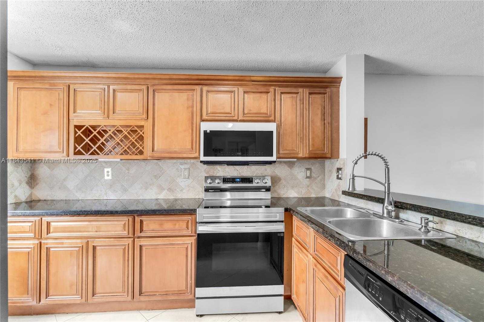 Small Image of 17554 SOUTH WEST 139TH CT, Miami Number 13