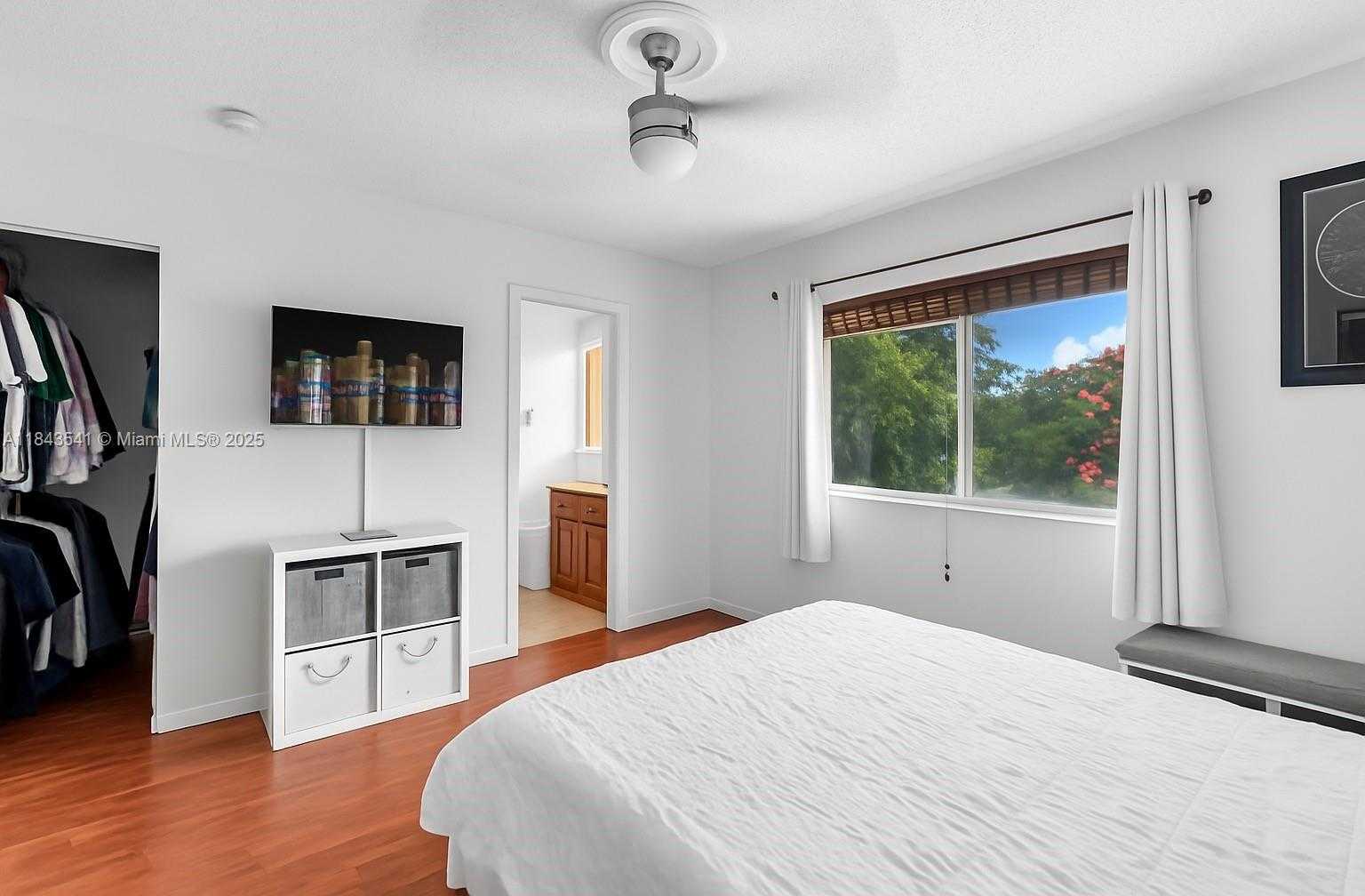 Small Image of 17554 SOUTH WEST 139TH CT, Miami Number 22
