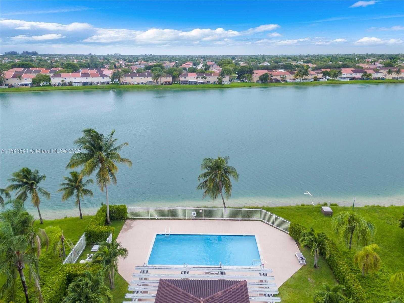 Small Image of 17554 SOUTH WEST 139TH CT, Miami Number 32
