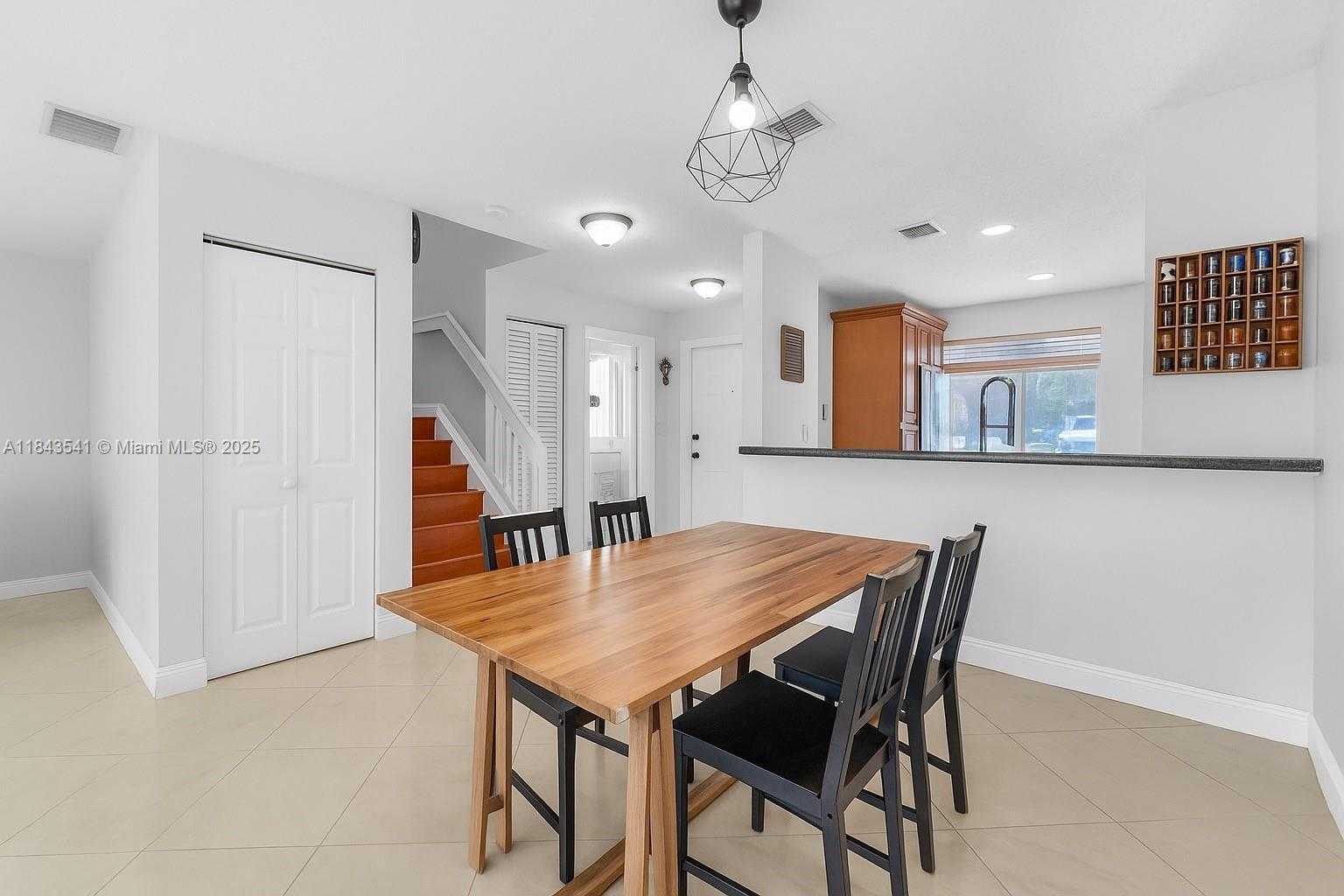 Small Image of 17554 SOUTH WEST 139TH CT, Miami Number 7
