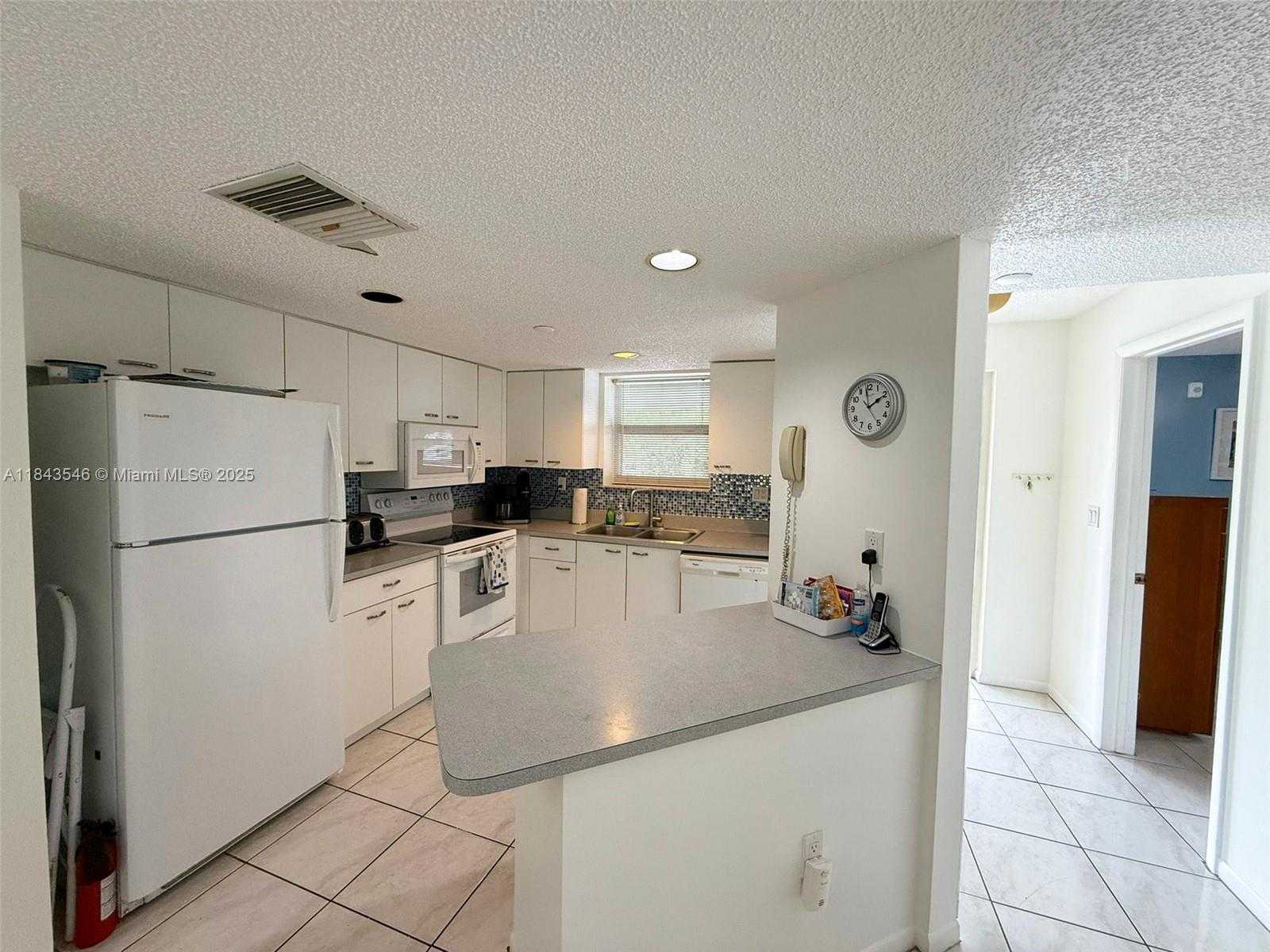 Small Image of 17801 NORTH BAY RD #302, Sunny Isles Beach Number 5