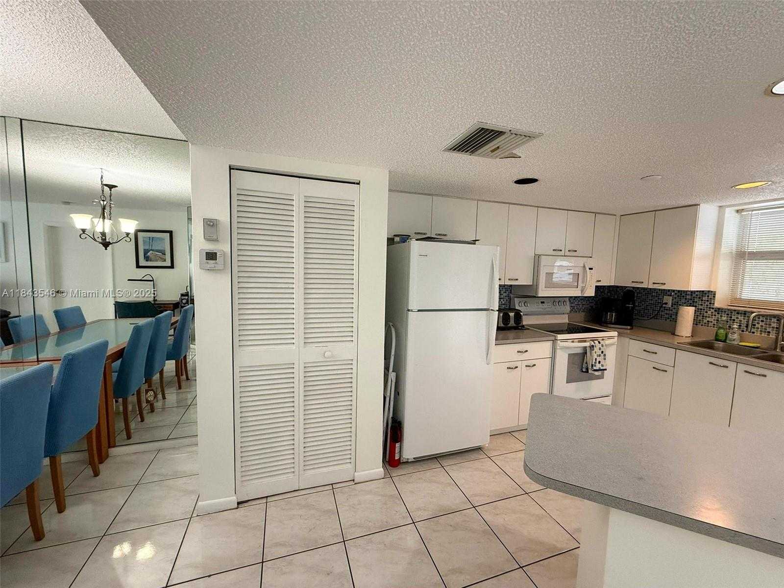 Small Image of 17801 NORTH BAY RD #302, Sunny Isles Beach Number 6
