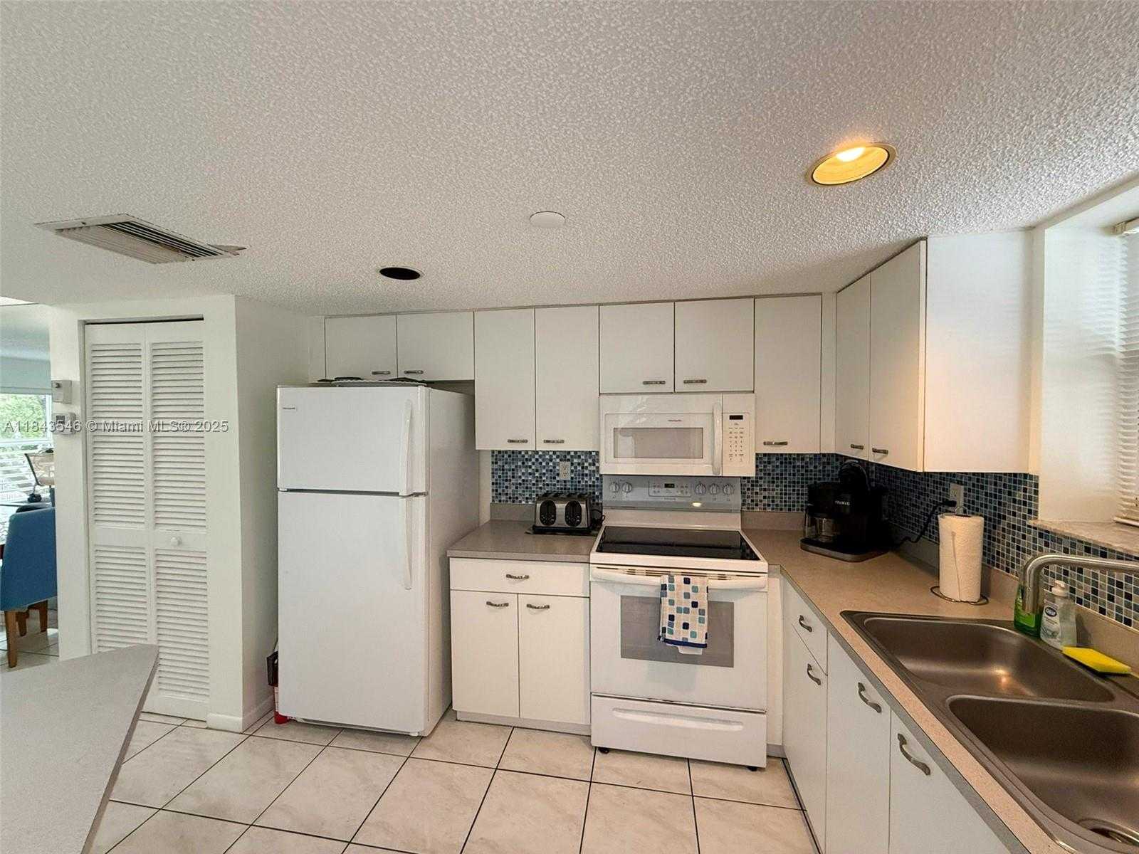 Small Image of 17801 NORTH BAY RD #302, Sunny Isles Beach Number 8