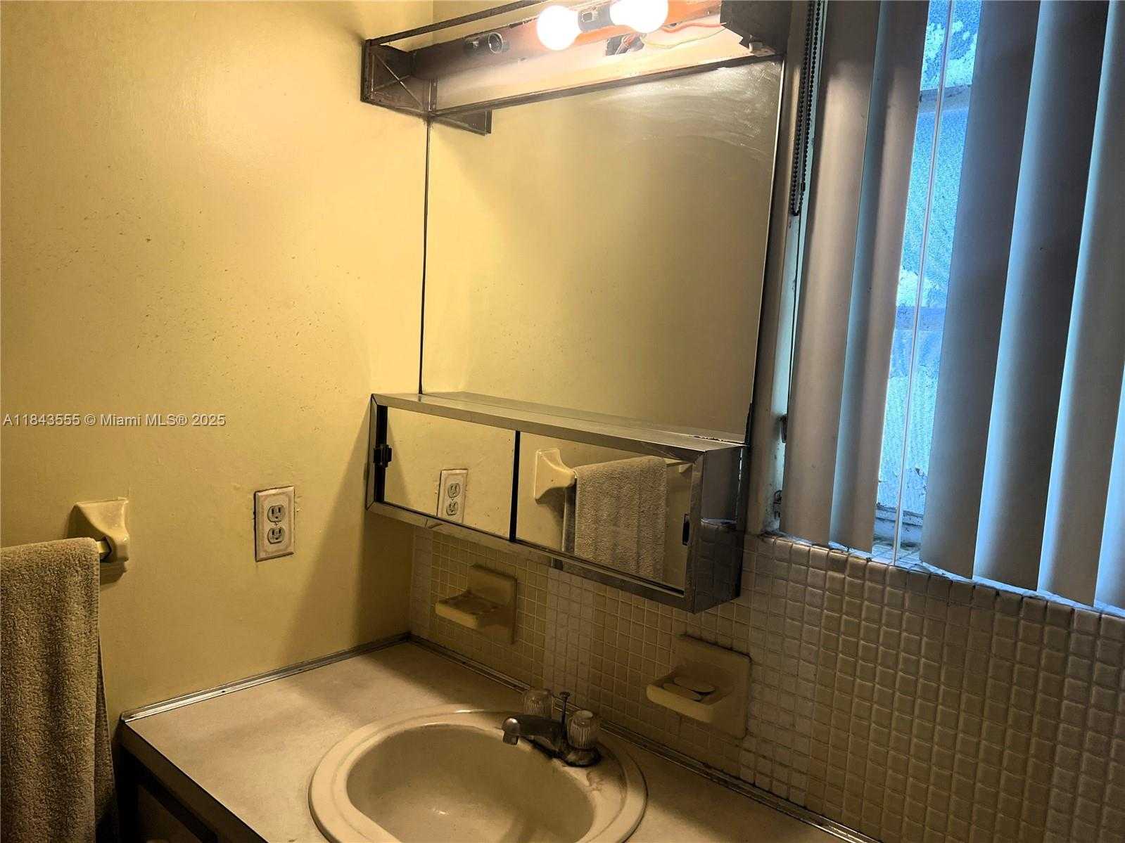Small Image of 18760 NORTH EAST 18TH AVE #235, Miami Number 4