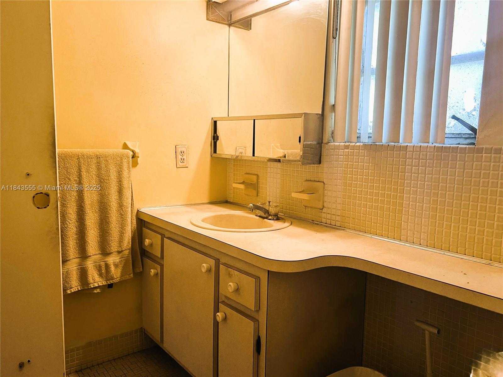 Small Image of 18760 NORTH EAST 18TH AVE #235, Miami Number 5