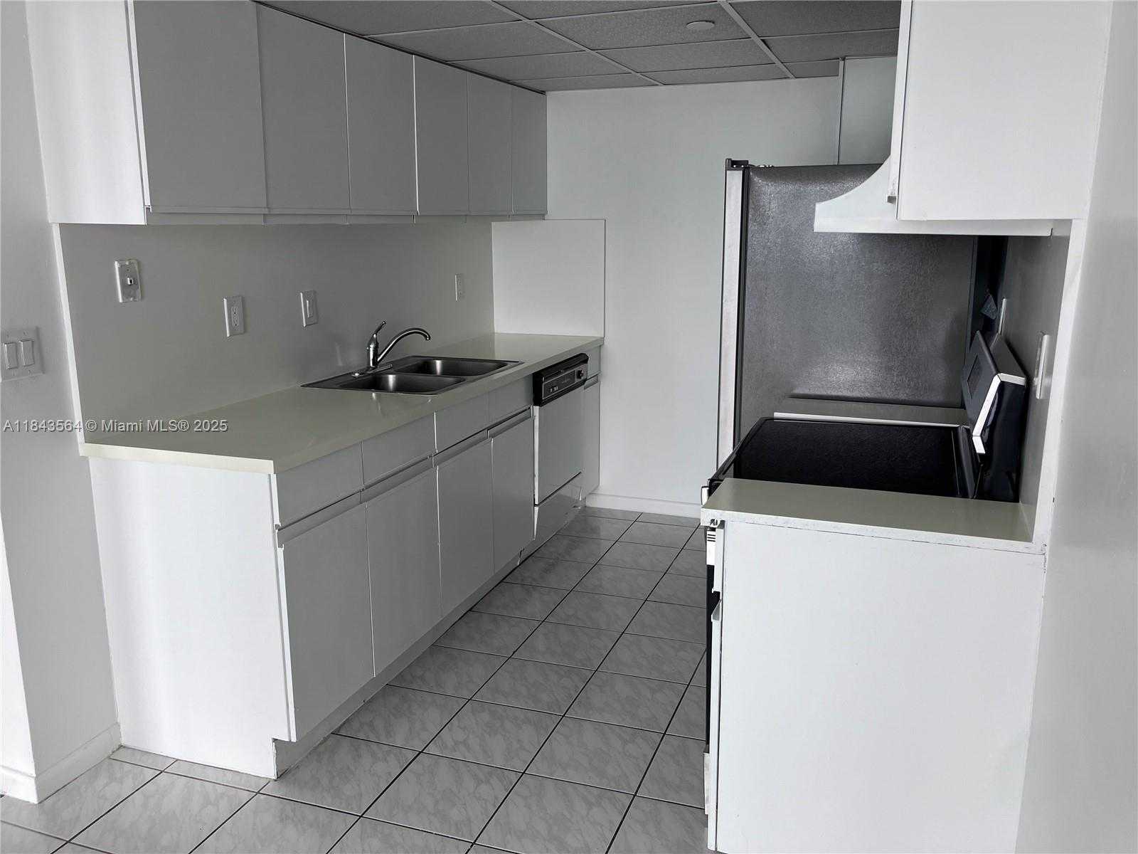 Small Image of 17500 NORTH BAY RD #S707, Sunny Isles Beach Number 6