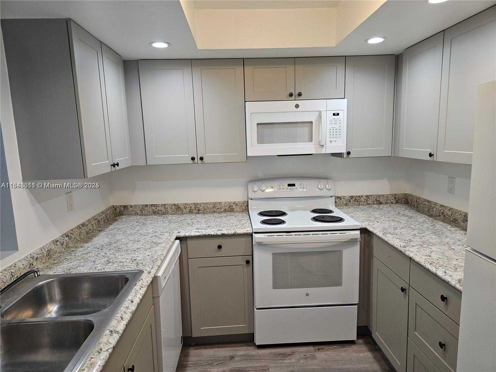 Small Image of 97 DEER CREEK RD #106, Deerfield Beach Number 10