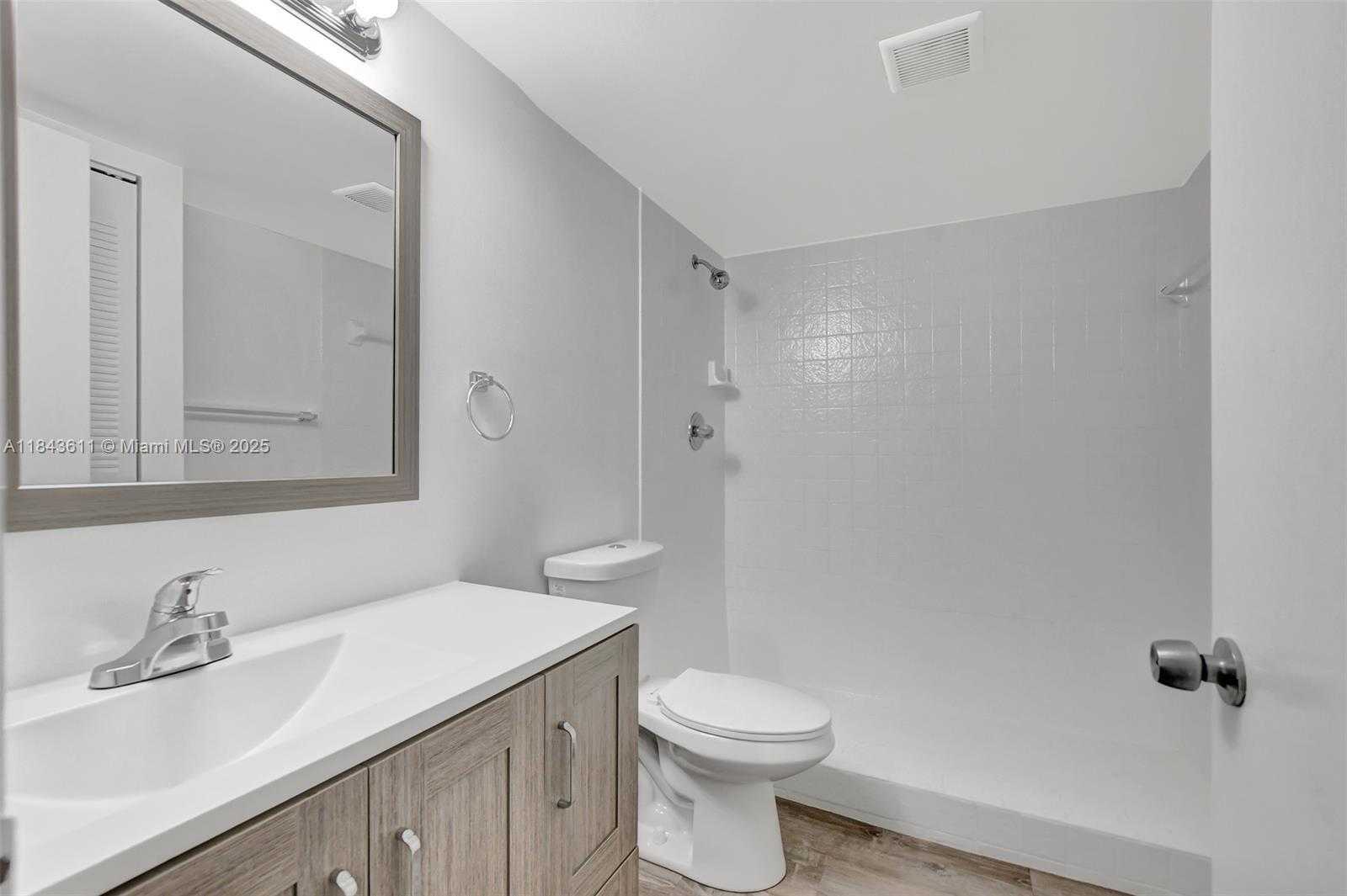 Small Image of 97 DEER CREEK RD #106, Deerfield Beach Number 6