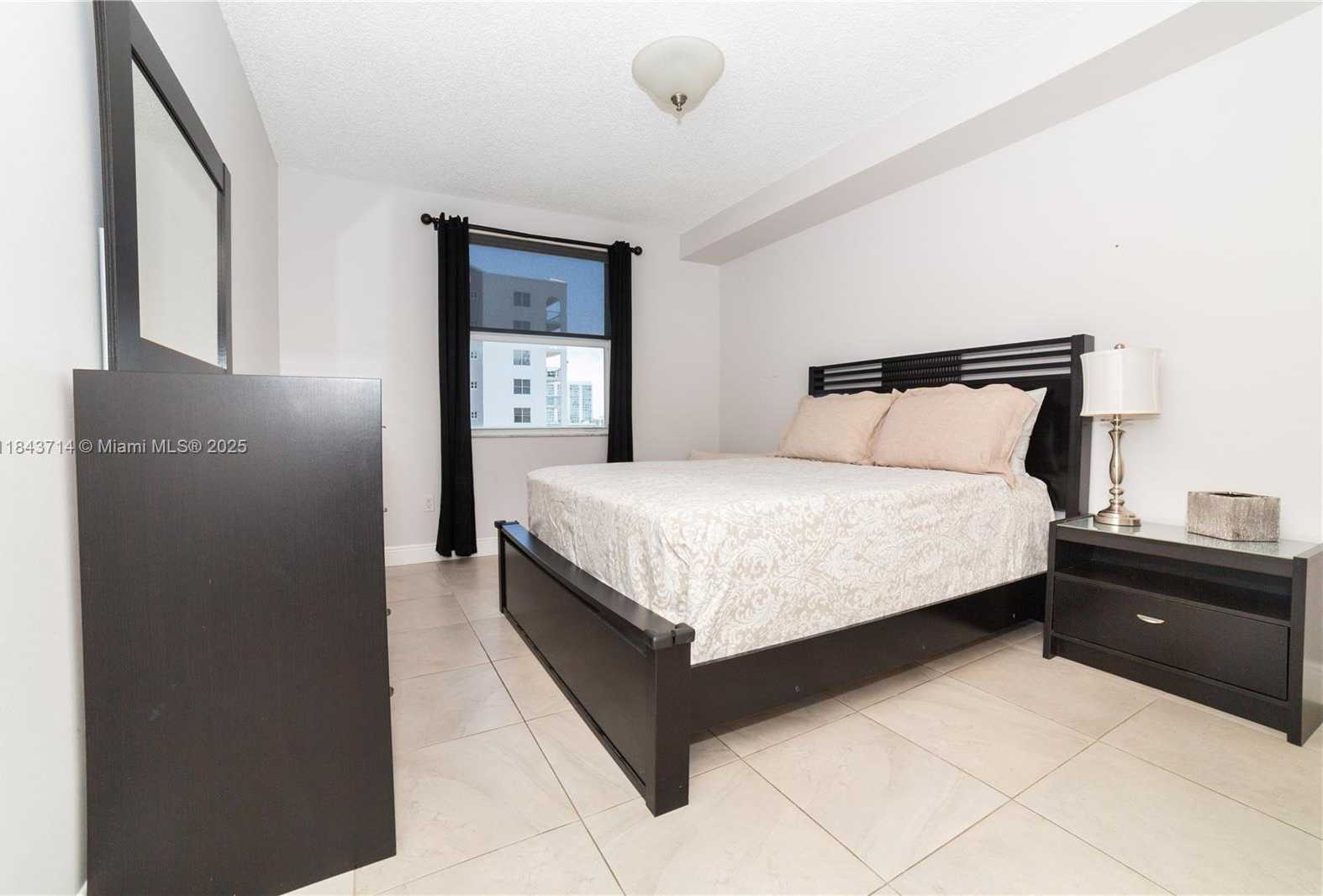 Small Image of 17100 NORTH BAY RD #1802, Sunny Isles Beach Number 16