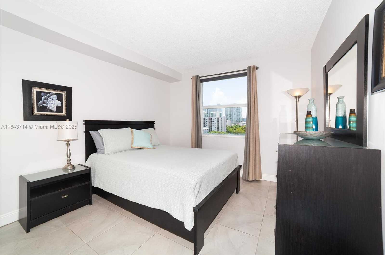 Small Image of 17100 NORTH BAY RD #1802, Sunny Isles Beach Number 26