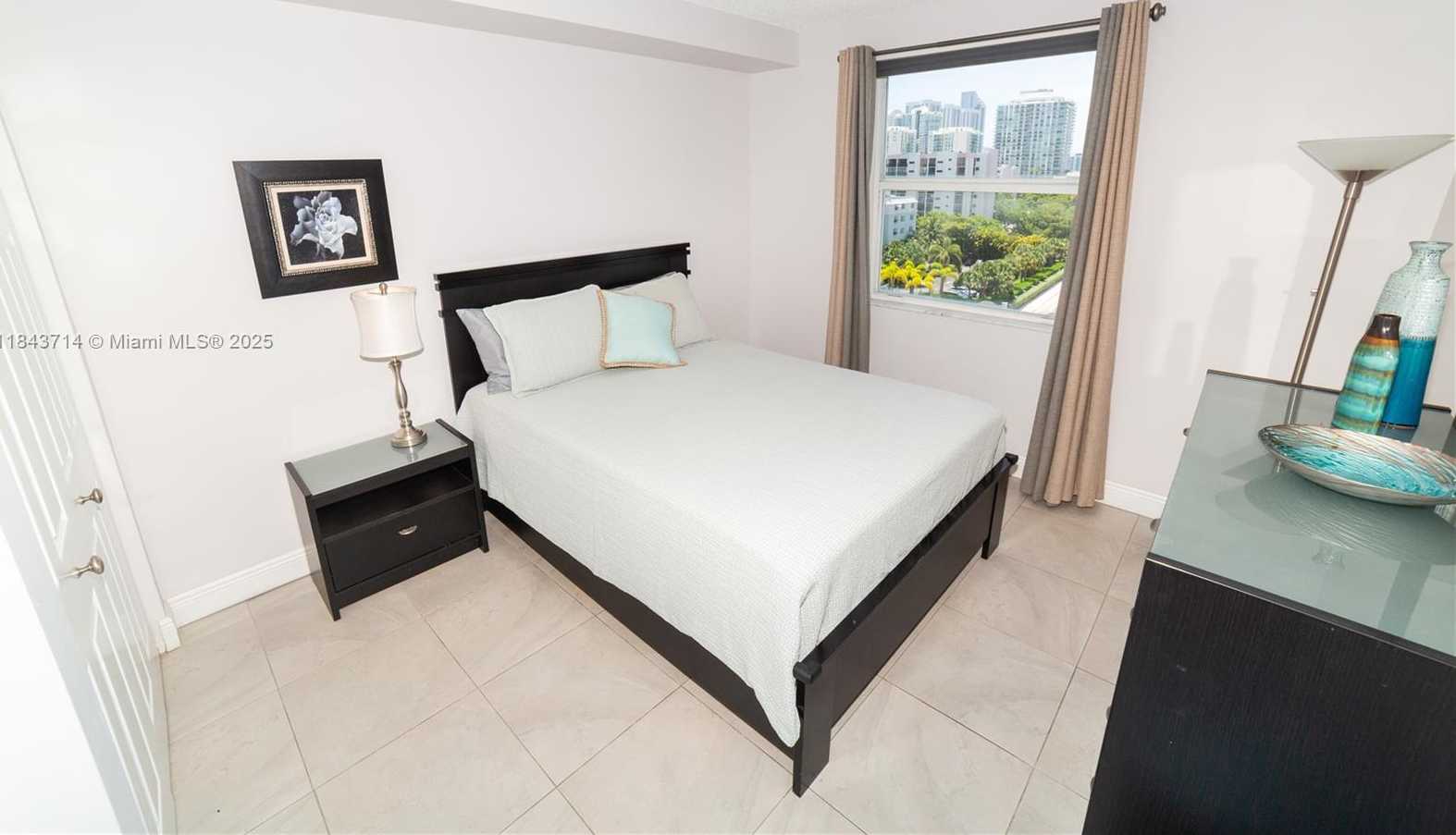 Small Image of 17100 NORTH BAY RD #1802, Sunny Isles Beach Number 27