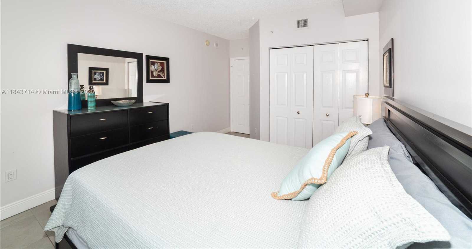 Small Image of 17100 NORTH BAY RD #1802, Sunny Isles Beach Number 28