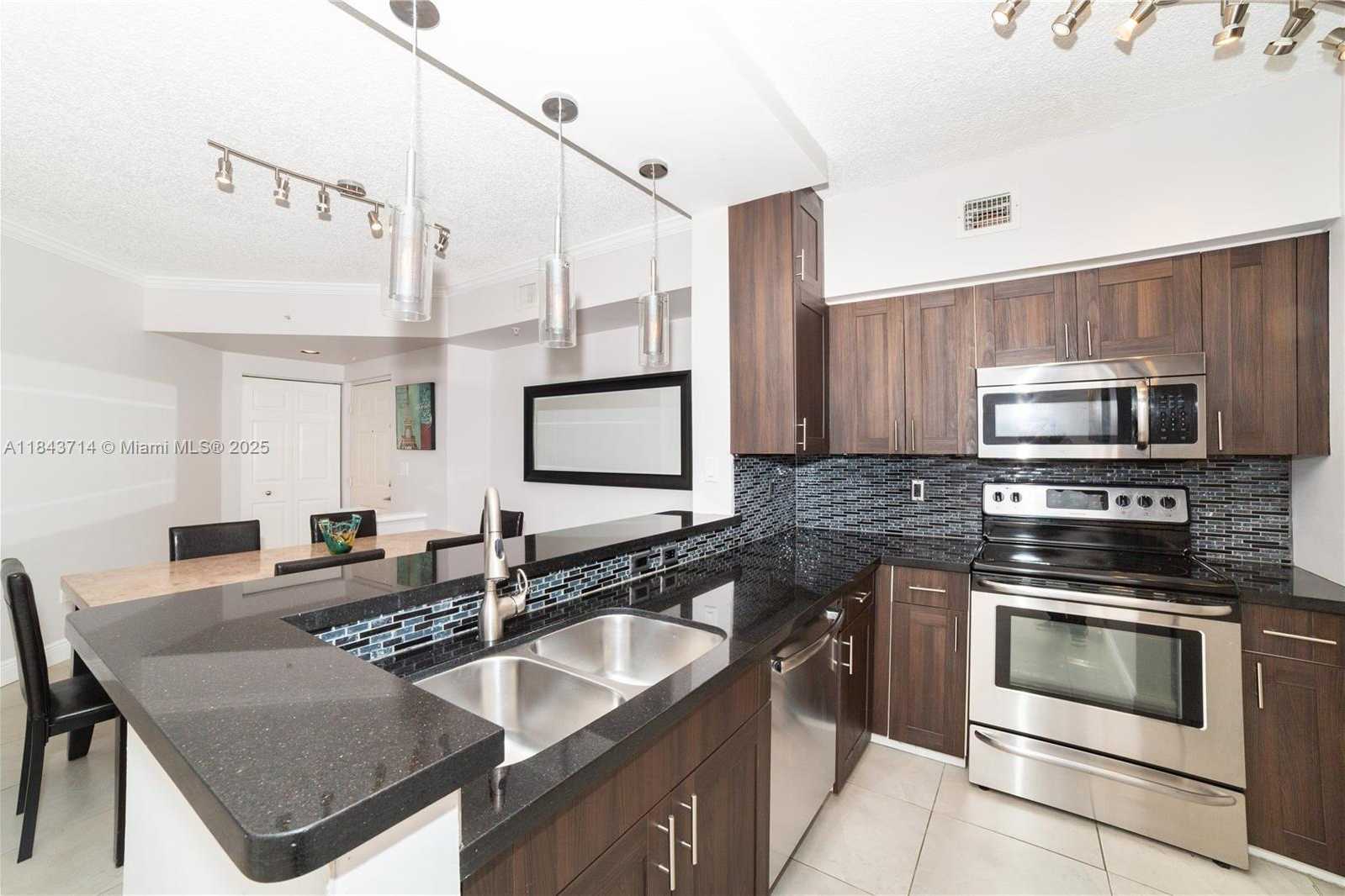 Small Image of 17100 NORTH BAY RD #1802, Sunny Isles Beach Number 3