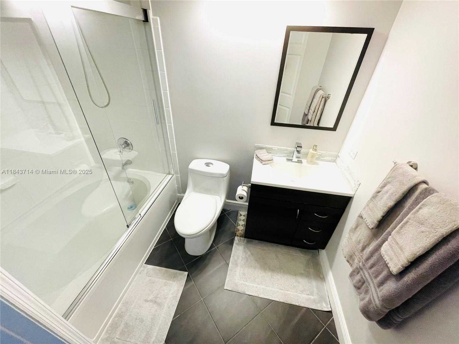 Small Image of 17100 NORTH BAY RD #1802, Sunny Isles Beach Number 30