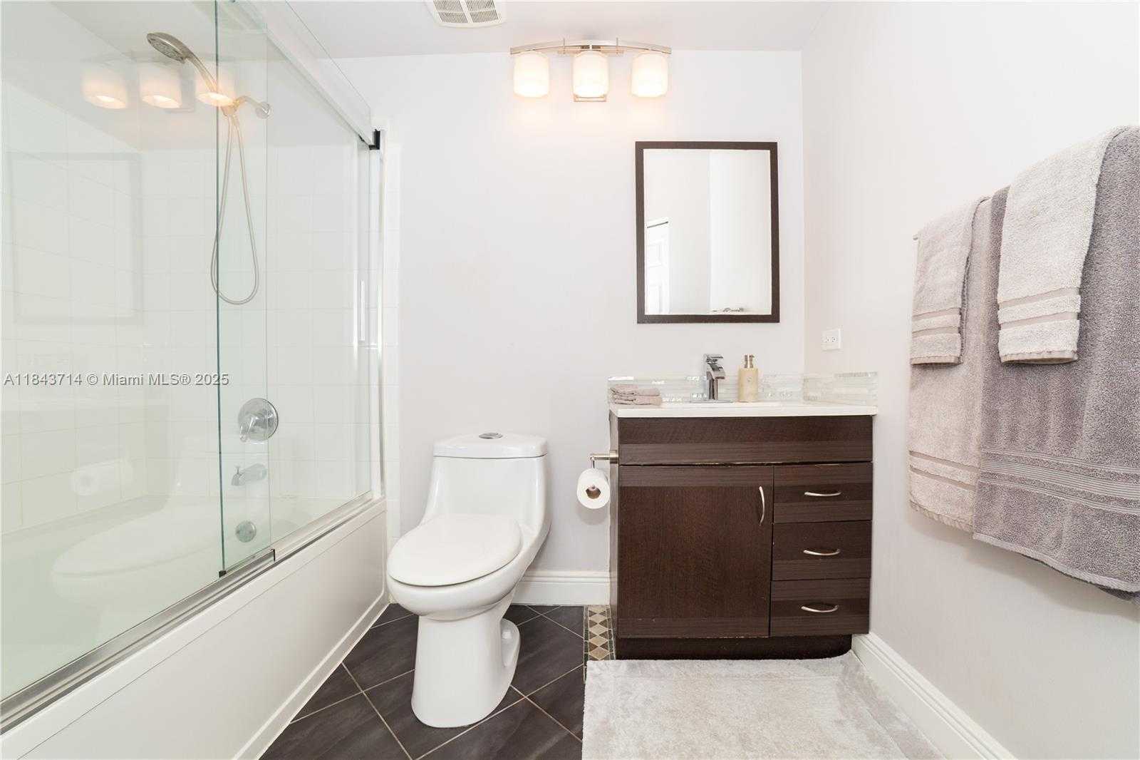 Small Image of 17100 NORTH BAY RD #1802, Sunny Isles Beach Number 31