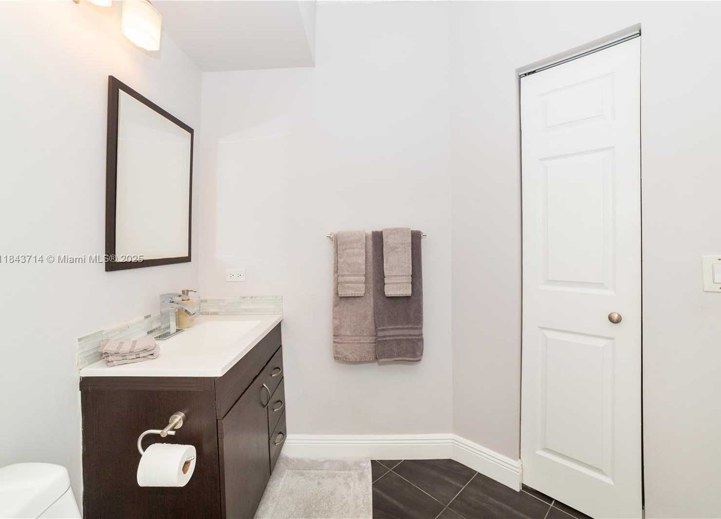 Small Image of 17100 NORTH BAY RD #1802, Sunny Isles Beach Number 32