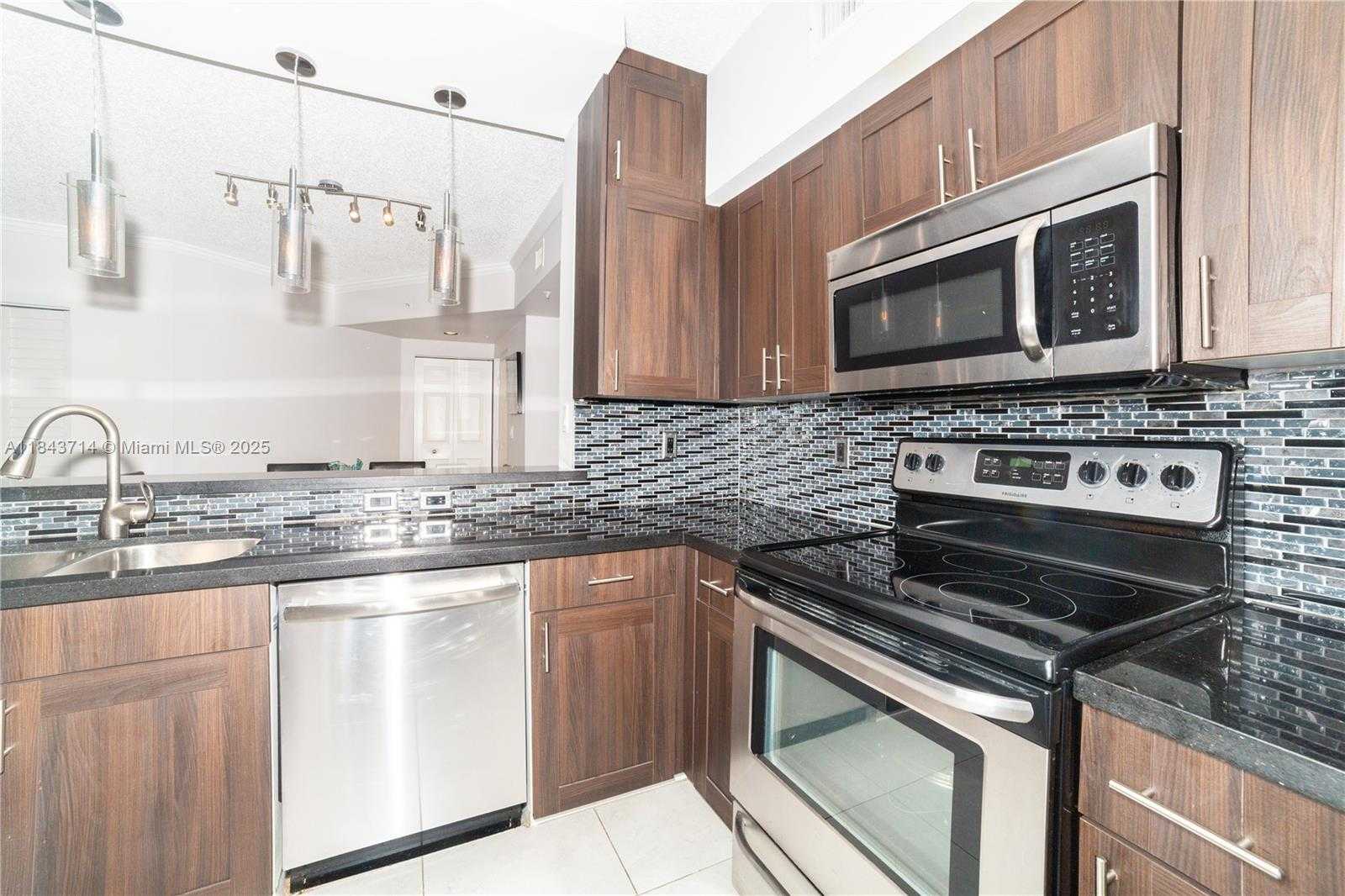 Small Image of 17100 NORTH BAY RD #1802, Sunny Isles Beach Number 4