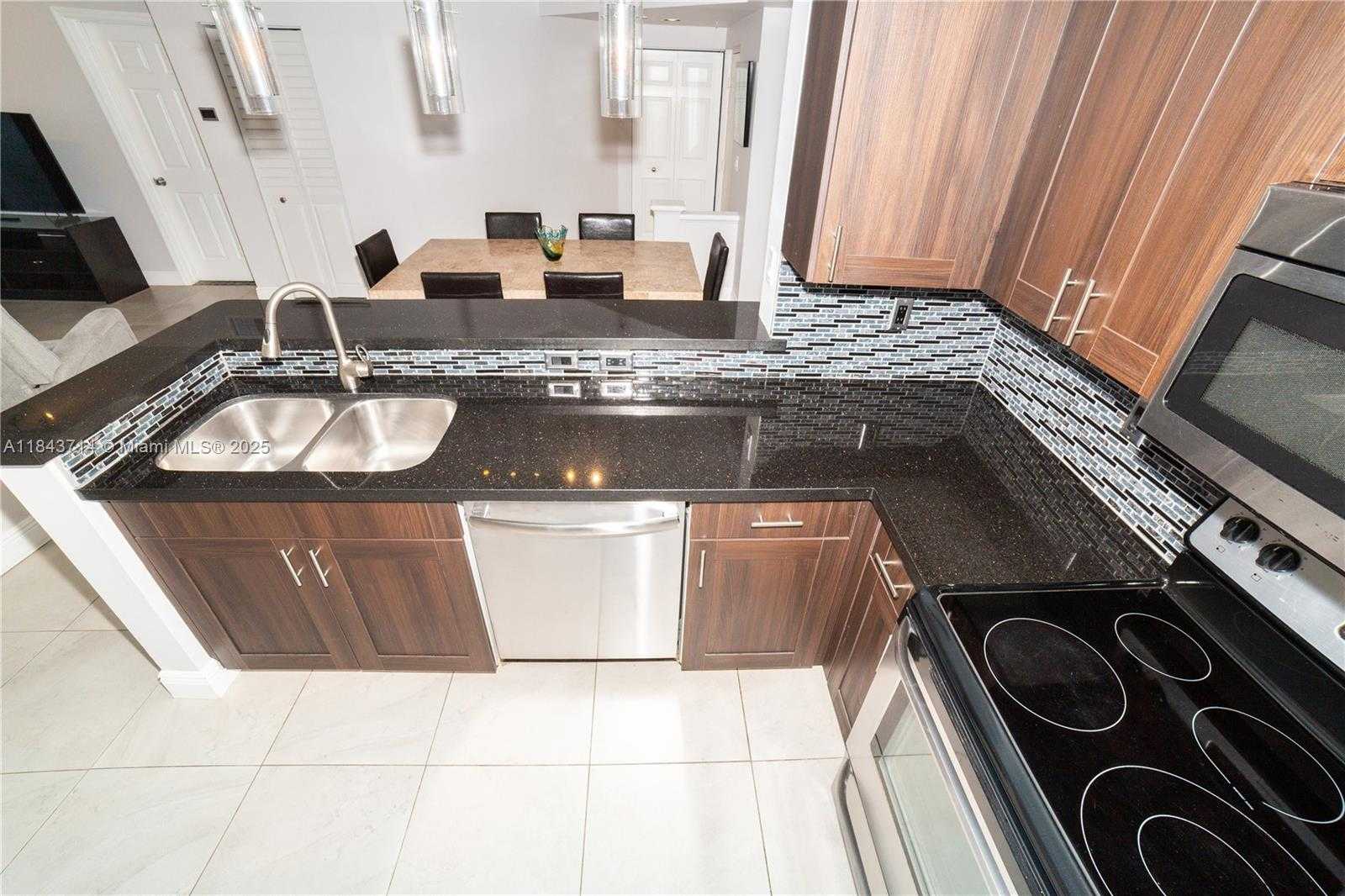 Small Image of 17100 NORTH BAY RD #1802, Sunny Isles Beach Number 5