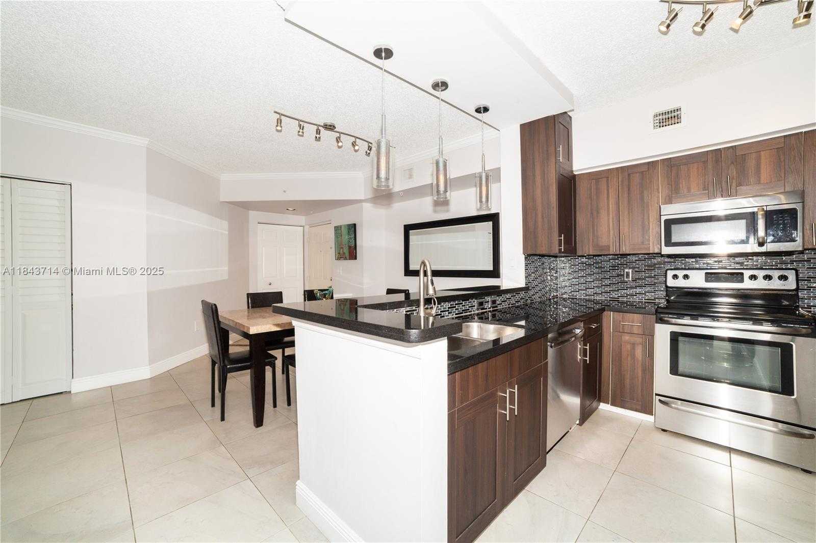 Small Image of 17100 NORTH BAY RD #1802, Sunny Isles Beach Number 6