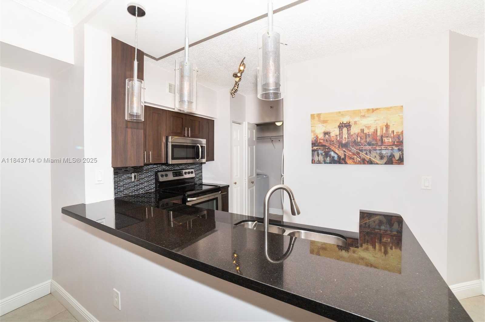 Small Image of 17100 NORTH BAY RD #1802, Sunny Isles Beach Number 8