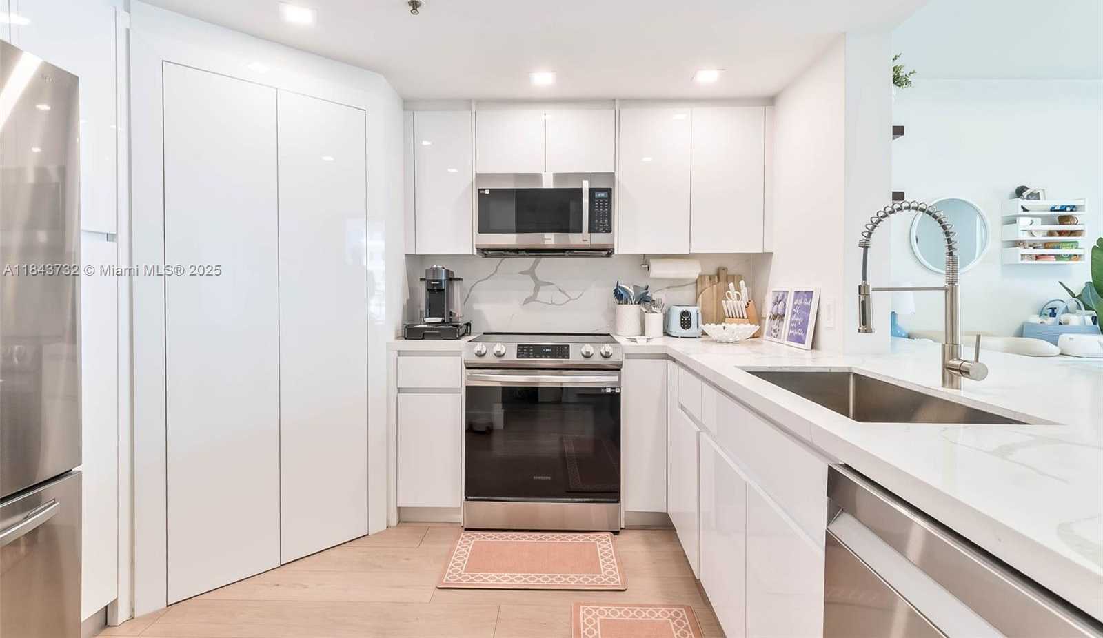 Small Image of 701 BRICKELL KEY BLVD #808, Miami Number 3
