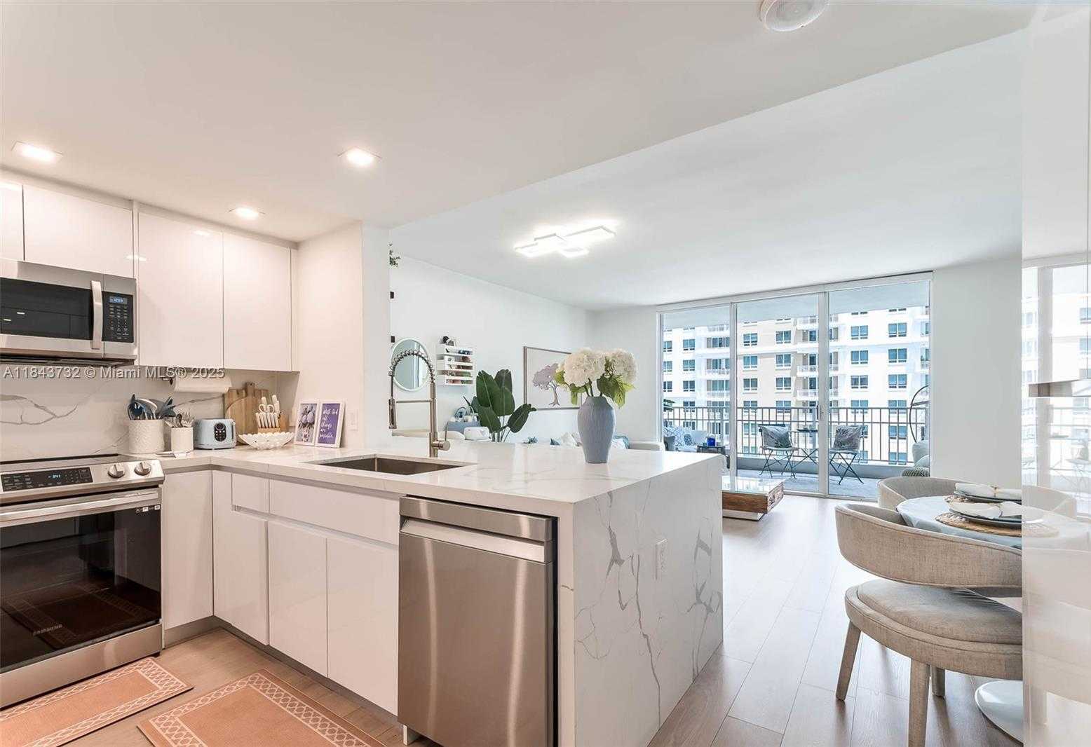 Small Image of 701 BRICKELL KEY BLVD #808, Miami Number 4