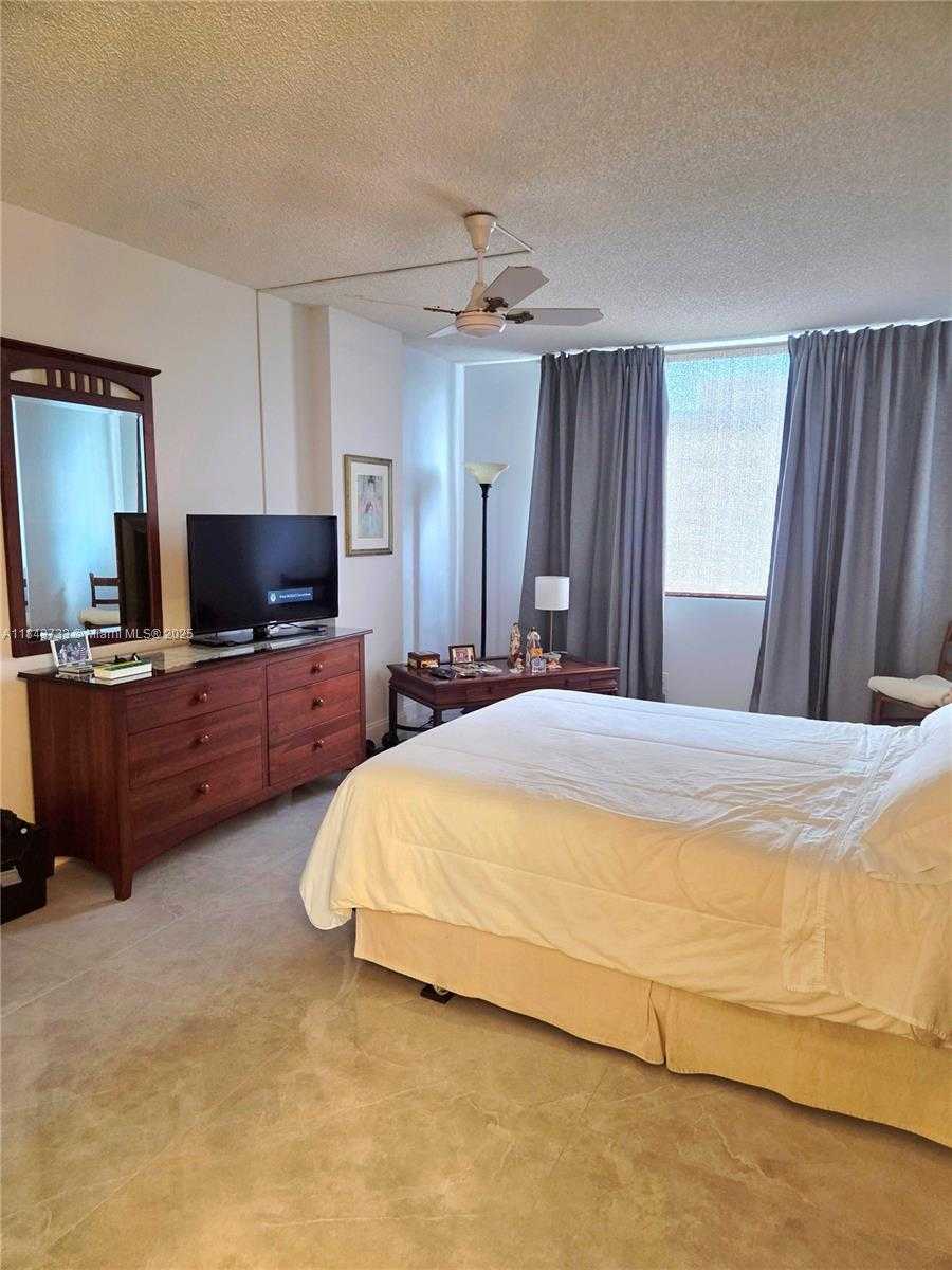 Small Image of 4350 HILLCREST DR #716, Hollywood Number 12