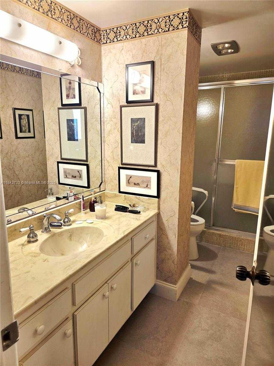 Small Image of 4350 HILLCREST DR #716, Hollywood Number 14