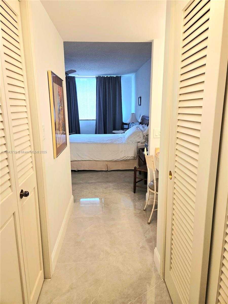 Small Image of 4350 HILLCREST DR #716, Hollywood Number 15