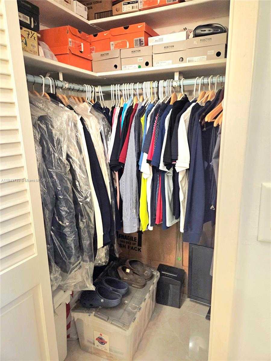 Small Image of 4350 HILLCREST DR #716, Hollywood Number 16