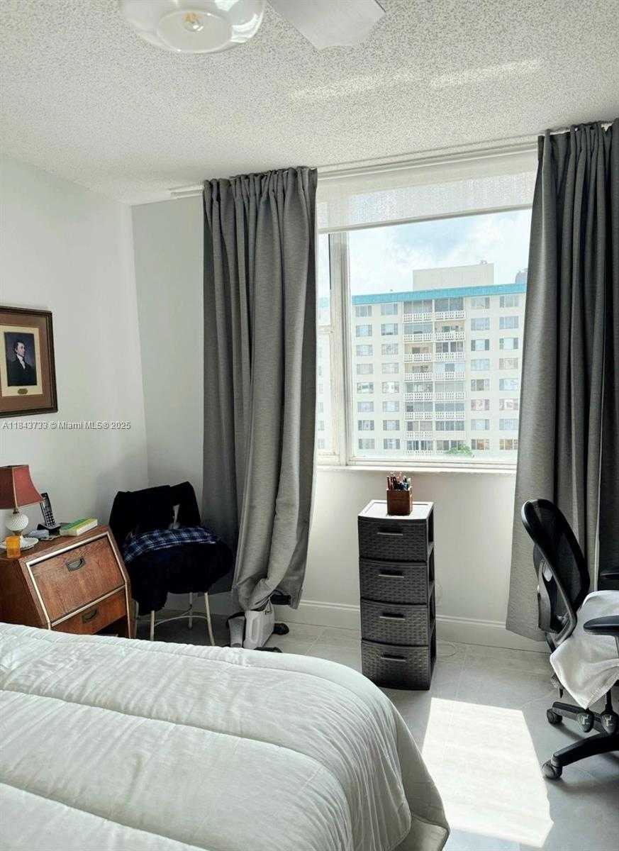 Small Image of 4350 HILLCREST DR #716, Hollywood Number 18