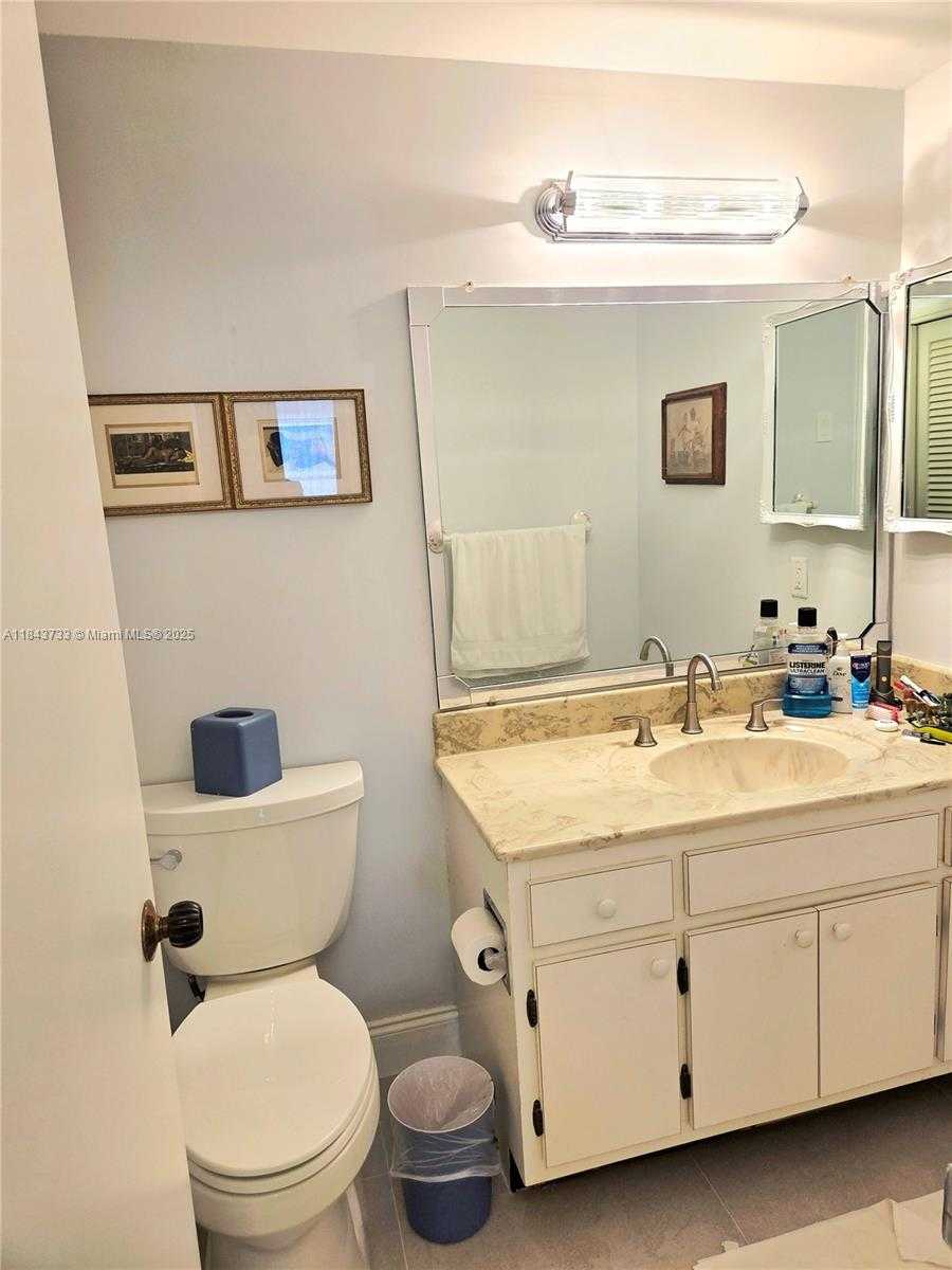 Small Image of 4350 HILLCREST DR #716, Hollywood Number 19