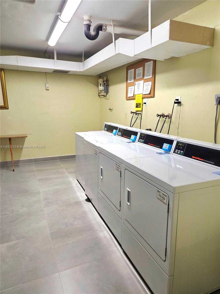Small Image of 4350 HILLCREST DR #716, Hollywood Number 20