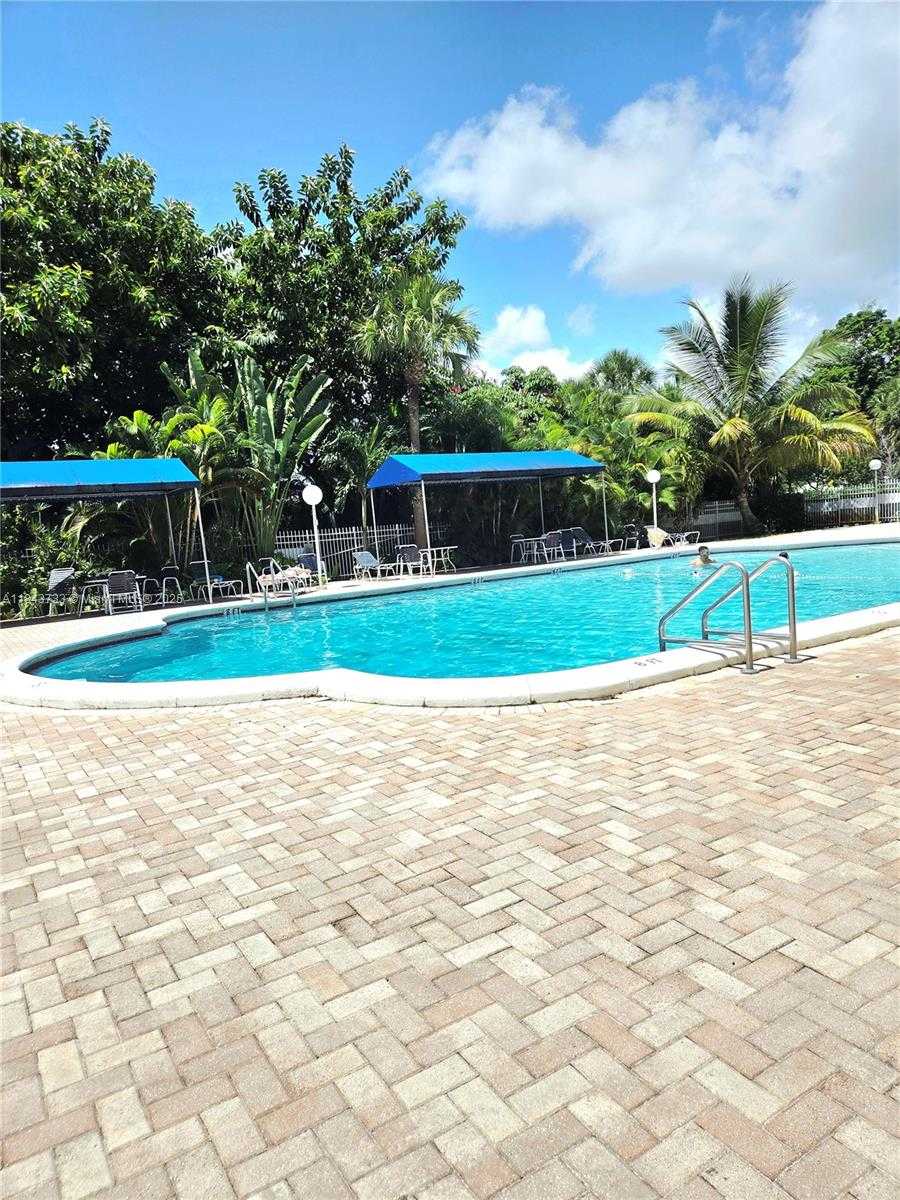 Small Image of 4350 HILLCREST DR #716, Hollywood Number 24
