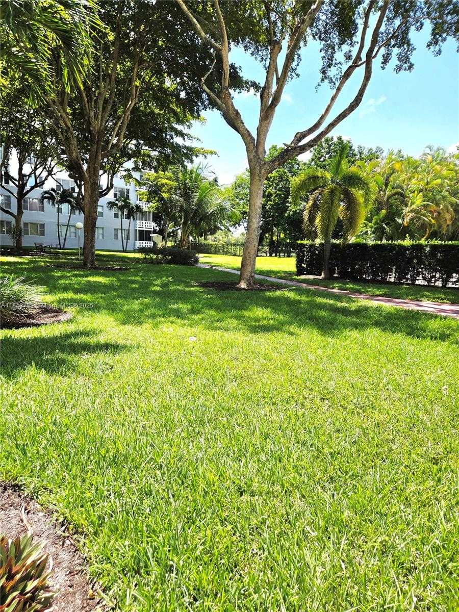 Small Image of 4350 HILLCREST DR #716, Hollywood Number 25
