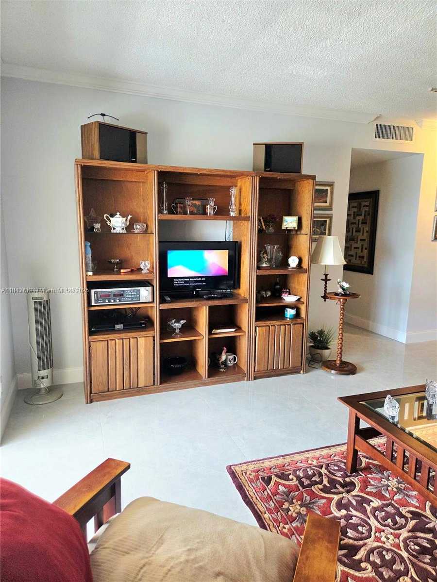 Small Image of 4350 HILLCREST DR #716, Hollywood Number 4
