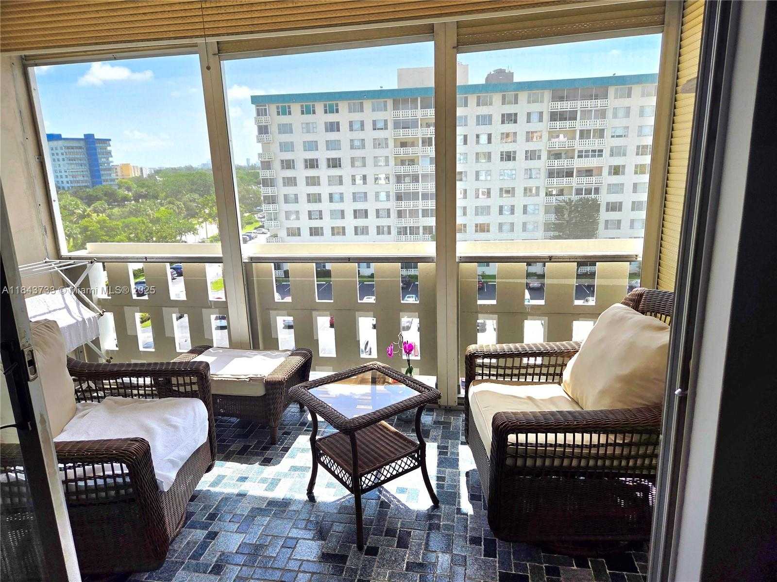Small Image of 4350 HILLCREST DR #716, Hollywood Number 5