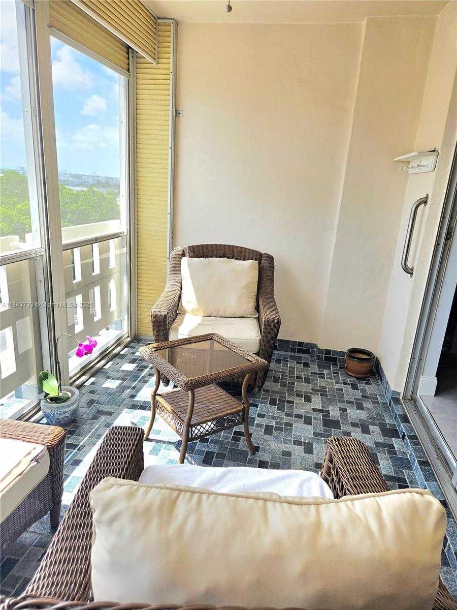 Small Image of 4350 HILLCREST DR #716, Hollywood Number 6