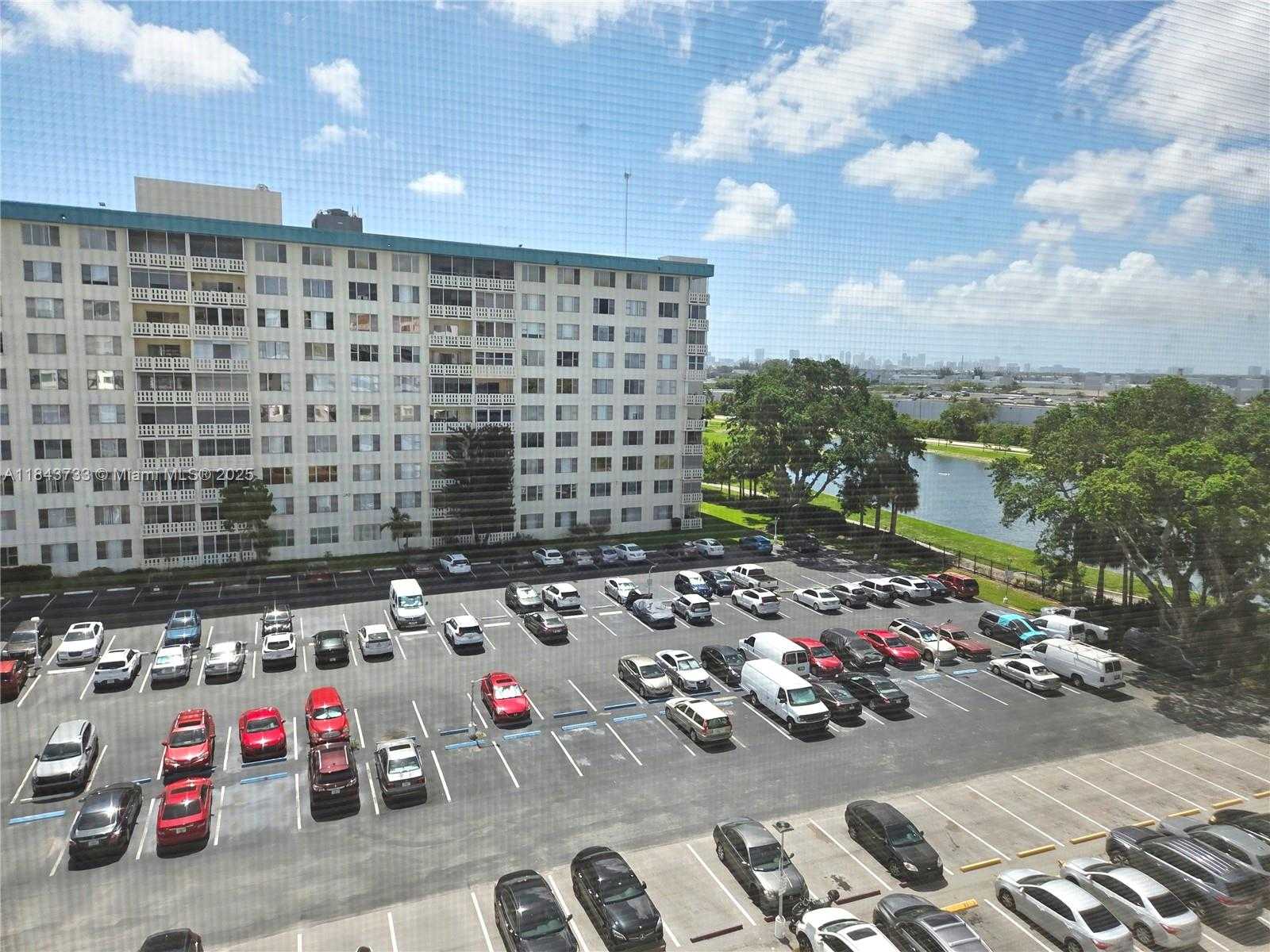 Small Image of 4350 HILLCREST DR #716, Hollywood Number 7