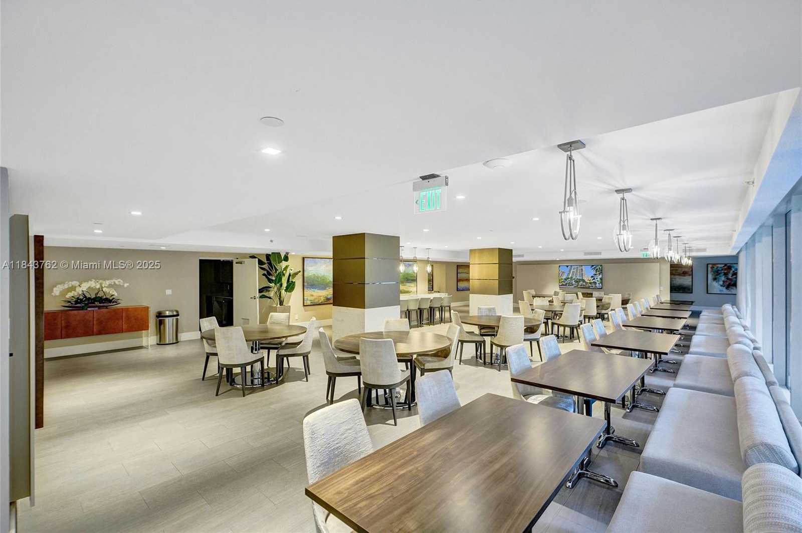 Small Image of 21150 POINT PL #406, Aventura Number 100