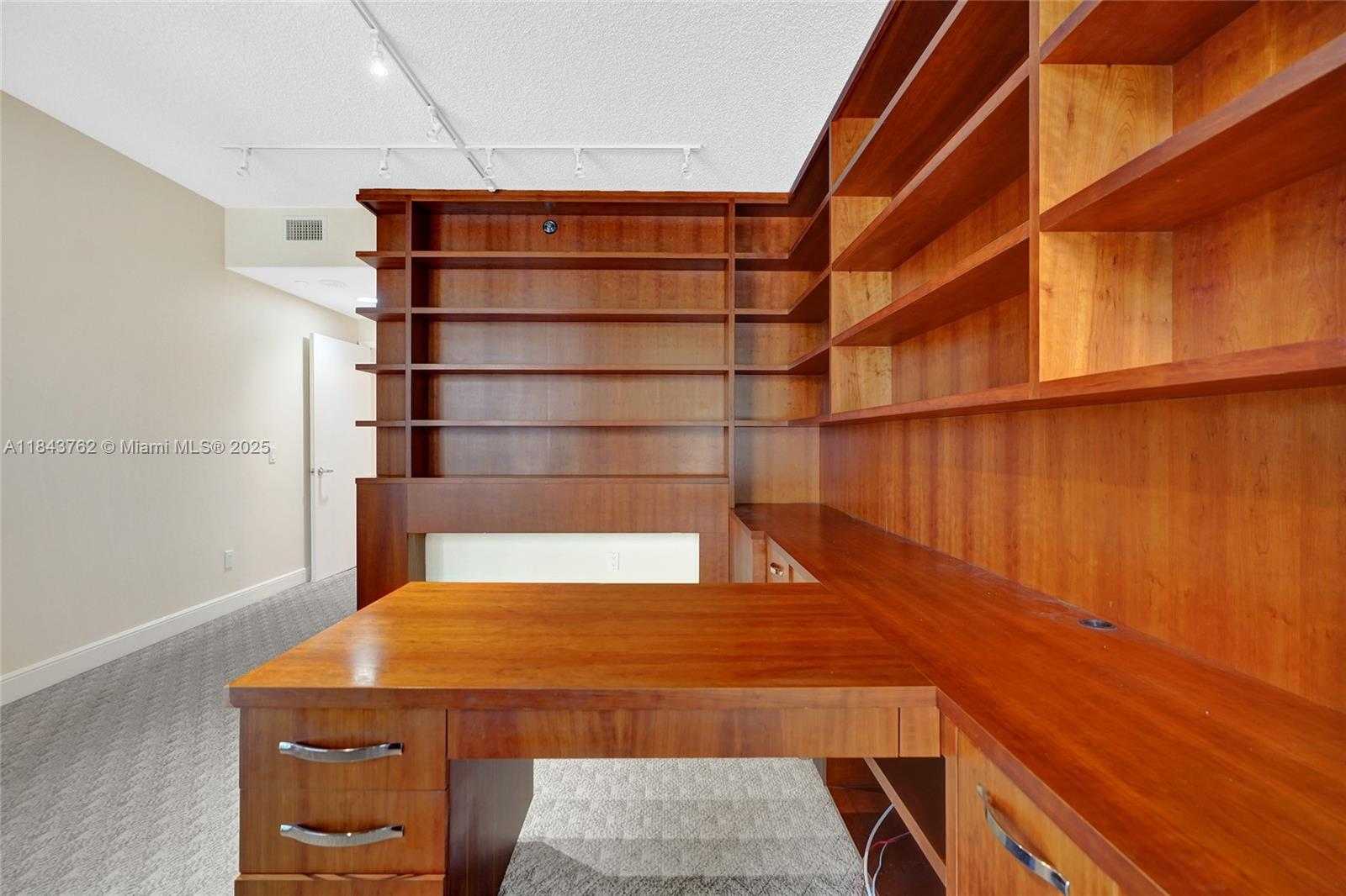 Small Image of 21150 POINT PL #406, Aventura Number 39