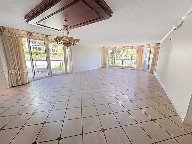 Small Image of 21150 POINT PL #406, Aventura Number 4