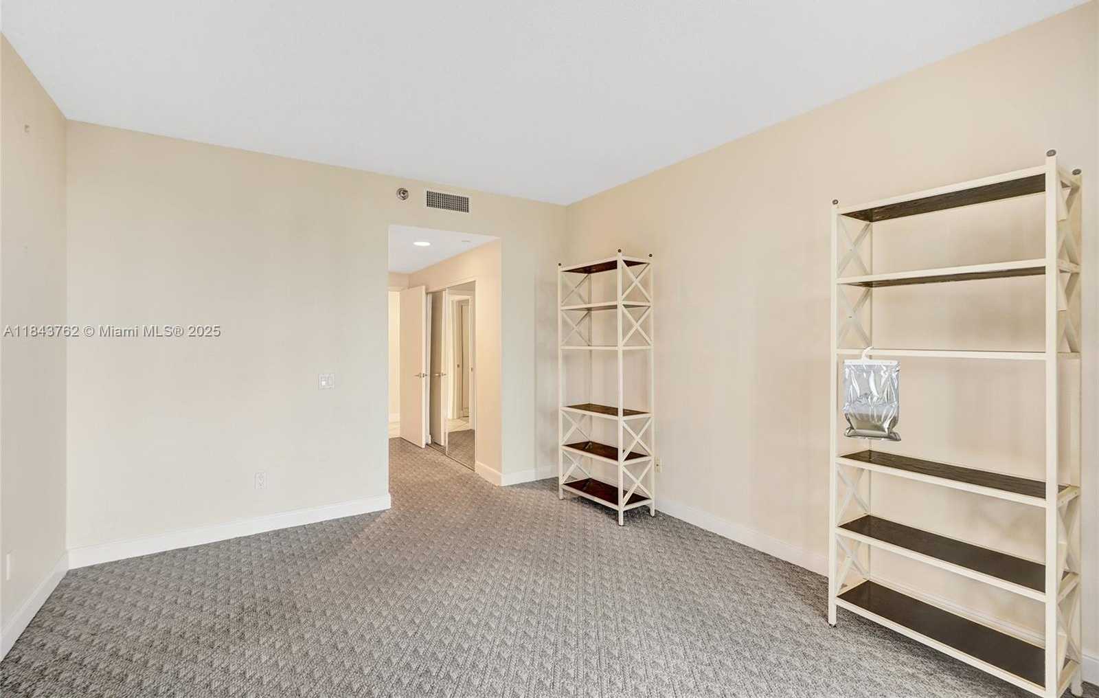 Small Image of 21150 POINT PL #406, Aventura Number 49