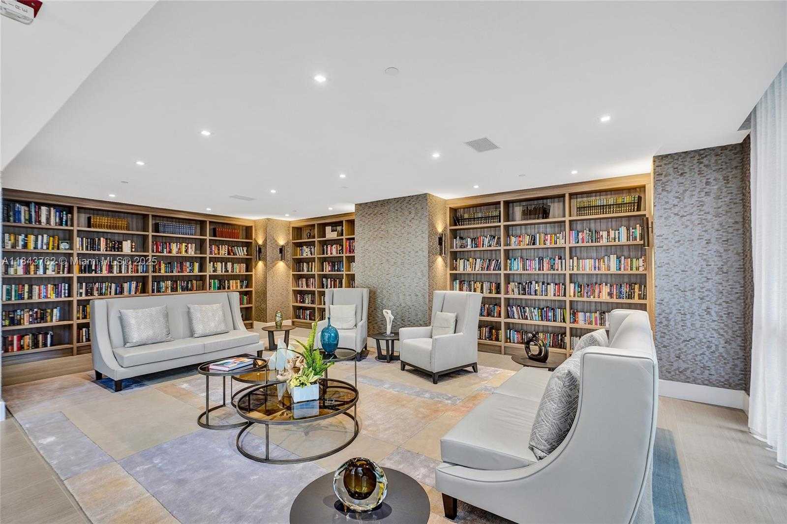 Small Image of 21150 POINT PL #406, Aventura Number 99