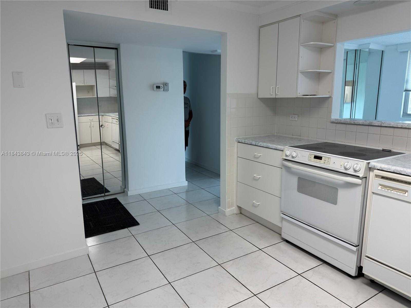 Small Image of 7135 COLLINS AVE #1203, Miami Beach Number 12