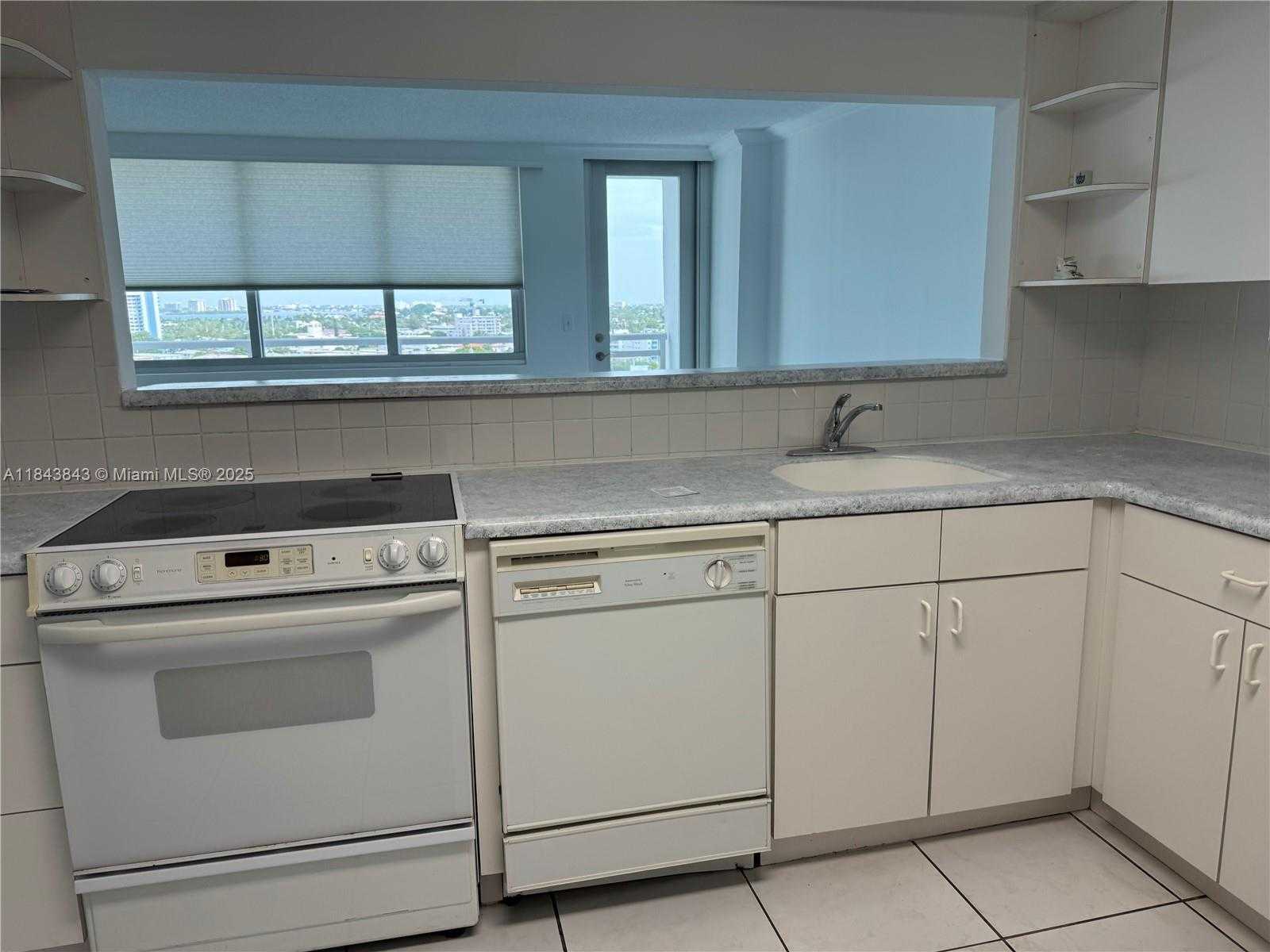 Small Image of 7135 COLLINS AVE #1203, Miami Beach Number 14