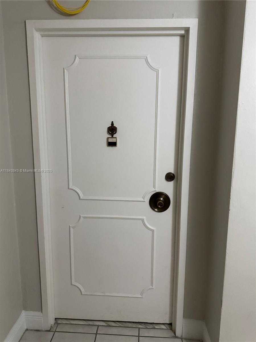 Small Image of 7135 COLLINS AVE #1203, Miami Beach Number 3