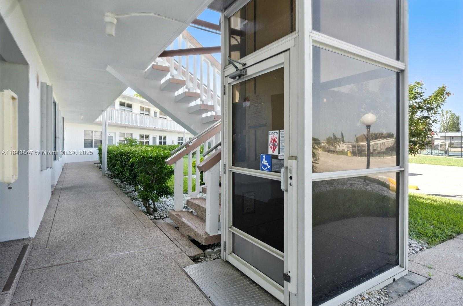 Small Image of 61 SOMERSET C #61, West Palm Beach Number 14