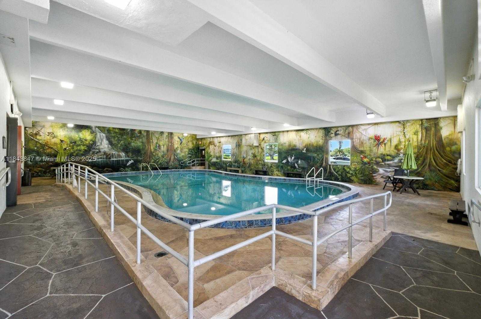 Small Image of 61 SOMERSET C #61, West Palm Beach Number 20