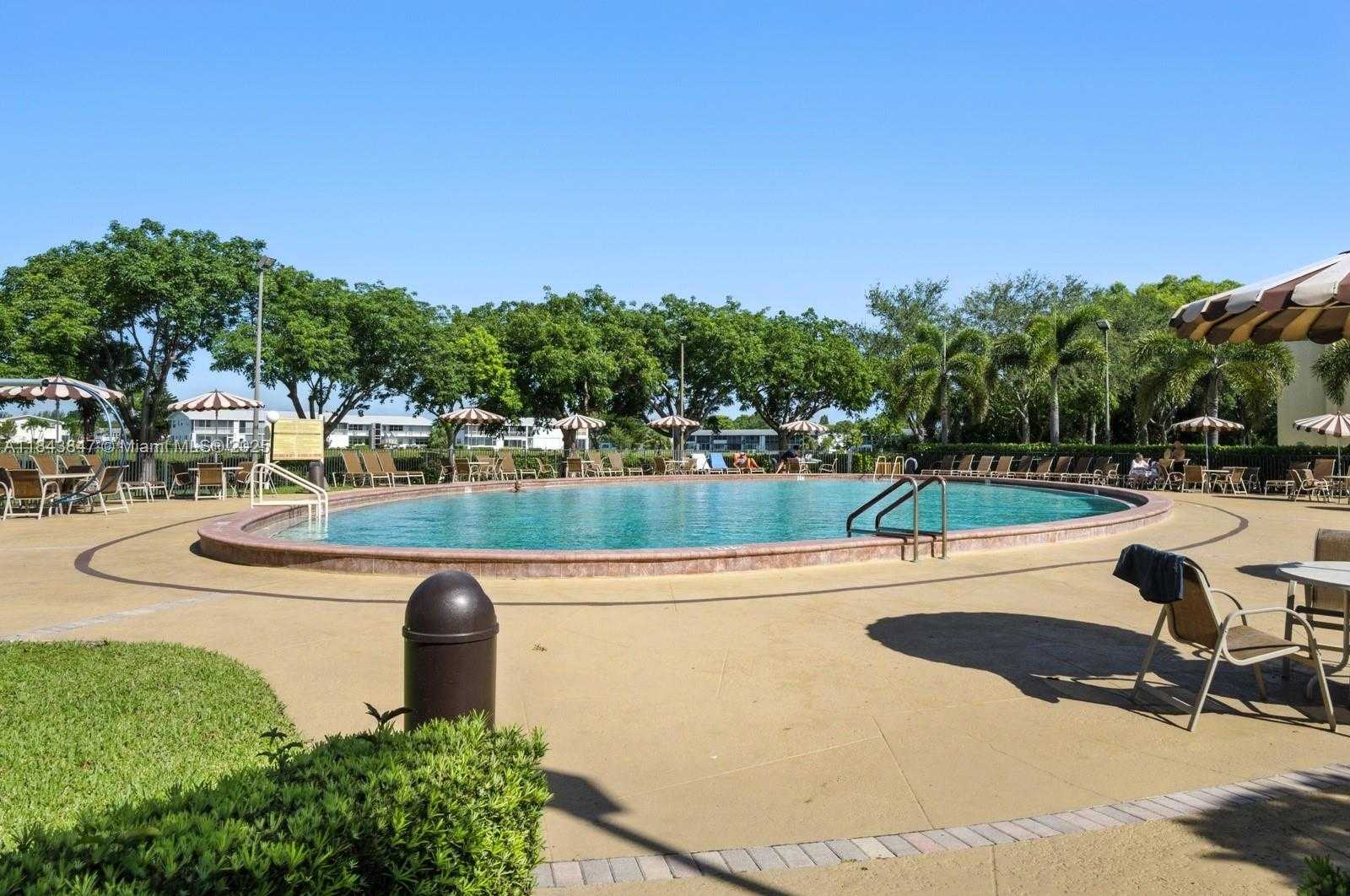 Small Image of 61 SOMERSET C #61, West Palm Beach Number 24